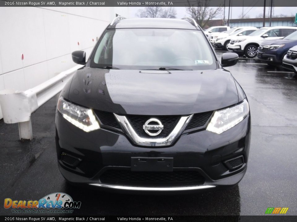 2016 Nissan Rogue SV AWD Magnetic Black / Charcoal Photo #2