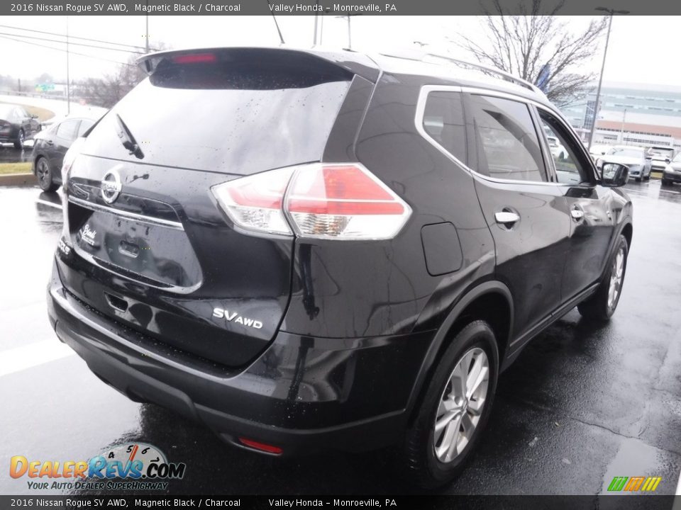 2016 Nissan Rogue SV AWD Magnetic Black / Charcoal Photo #4