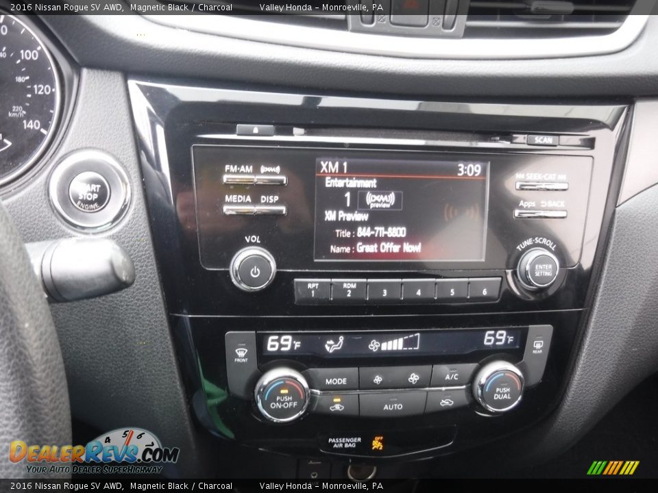 Controls of 2016 Nissan Rogue SV AWD Photo #13