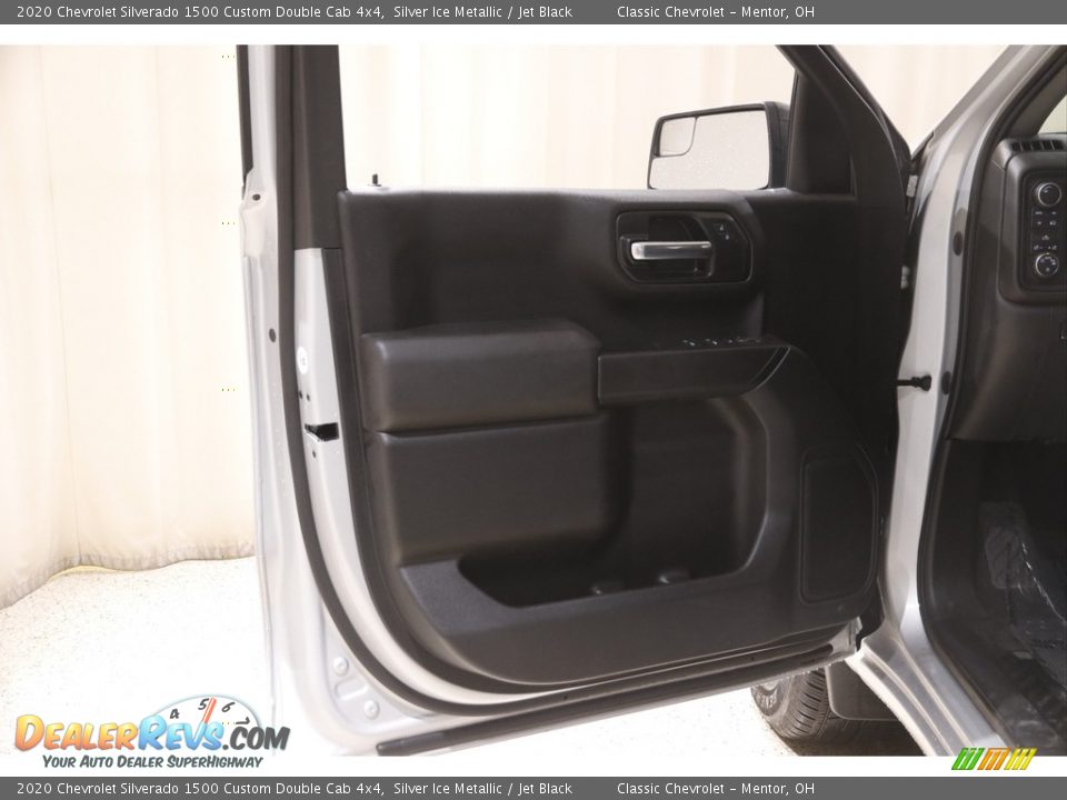 2020 Chevrolet Silverado 1500 Custom Double Cab 4x4 Silver Ice Metallic / Jet Black Photo #4