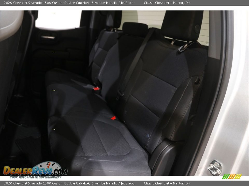 2020 Chevrolet Silverado 1500 Custom Double Cab 4x4 Silver Ice Metallic / Jet Black Photo #18