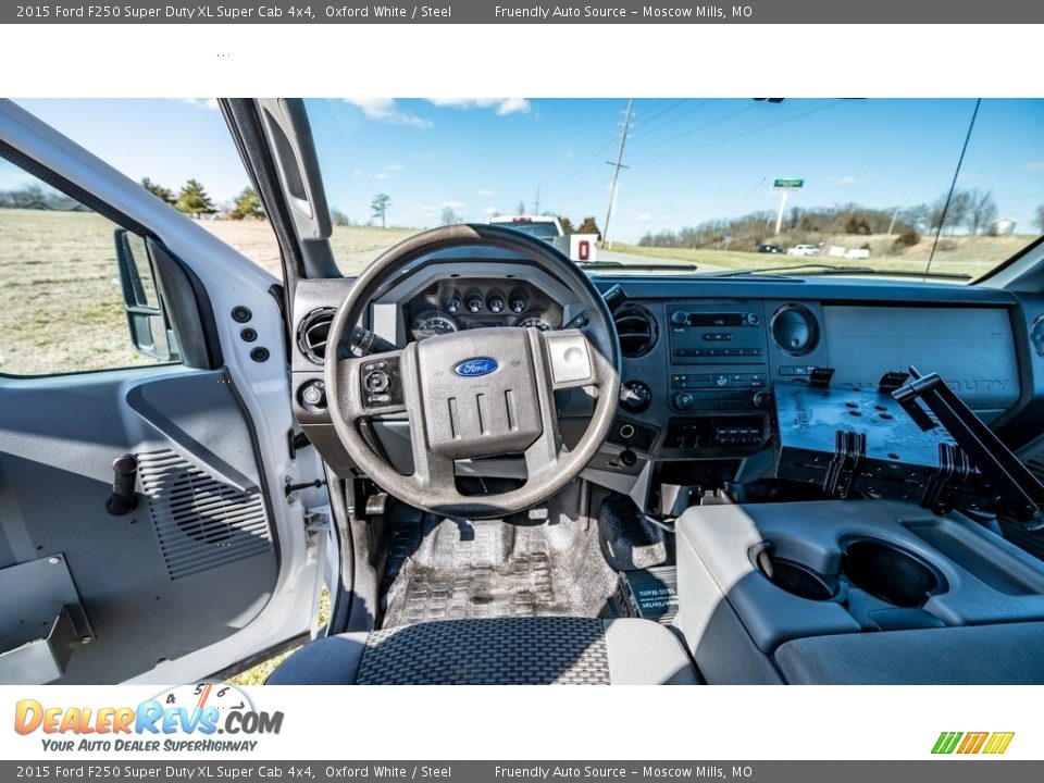 2015 Ford F250 Super Duty XL Super Cab 4x4 Oxford White / Steel Photo #18