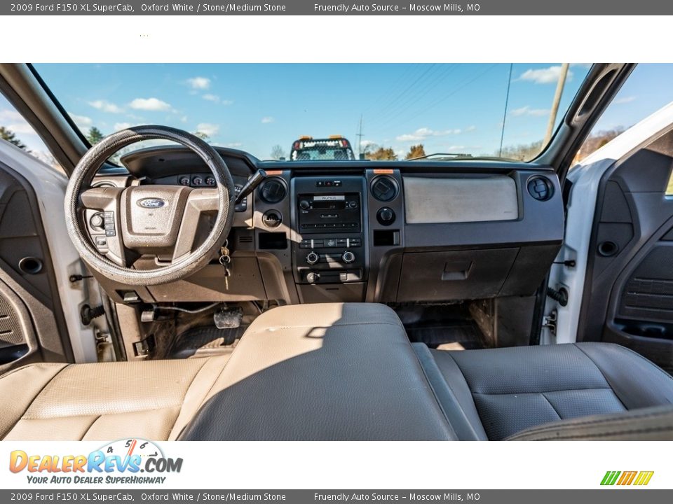 2009 Ford F150 XL SuperCab Oxford White / Stone/Medium Stone Photo #10