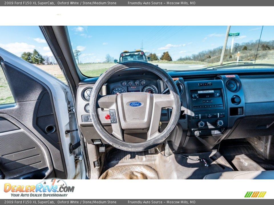 2009 Ford F150 XL SuperCab Oxford White / Stone/Medium Stone Photo #11