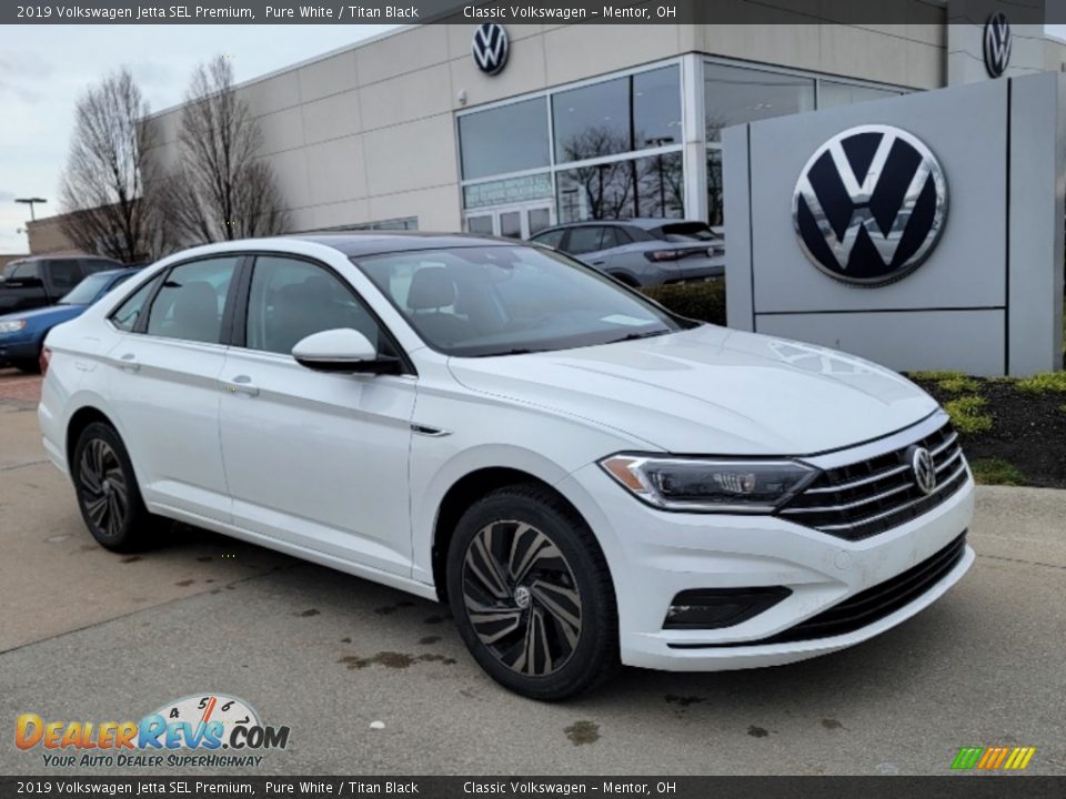 Front 3/4 View of 2019 Volkswagen Jetta SEL Premium Photo #1