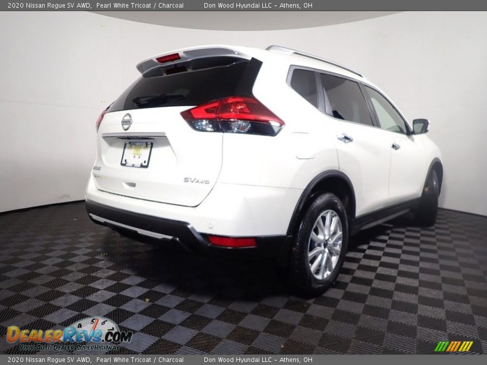 2020 Nissan Rogue SV AWD Pearl White Tricoat / Charcoal Photo #17