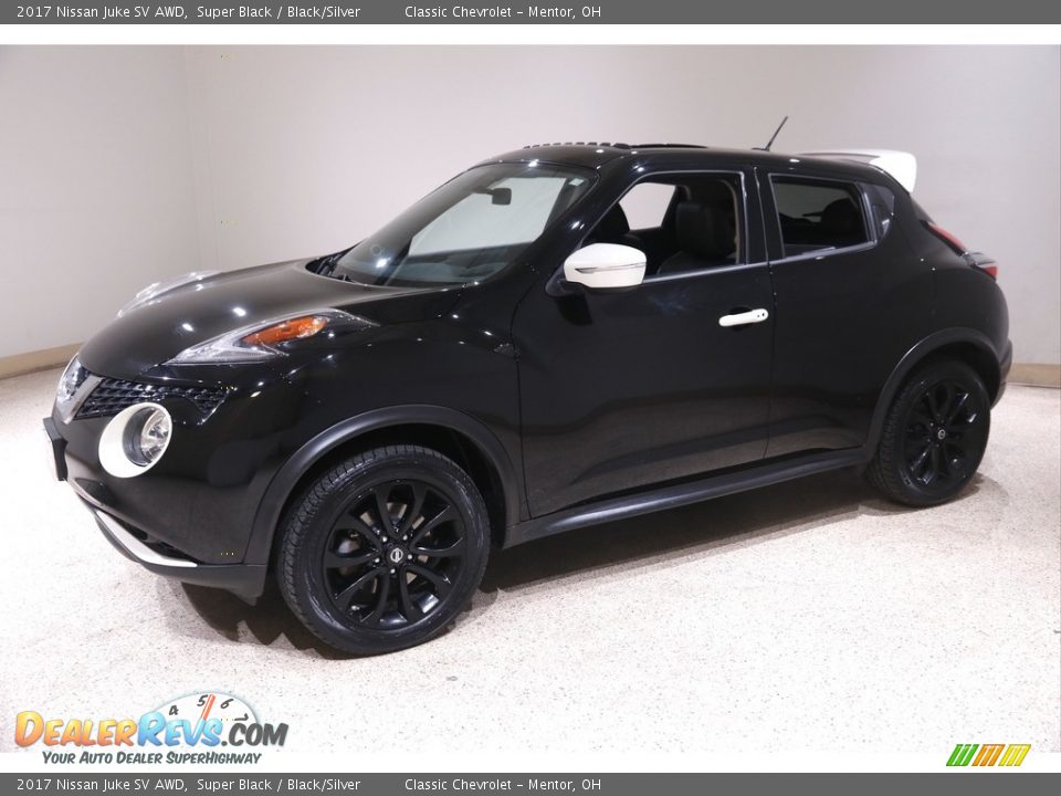 Front 3/4 View of 2017 Nissan Juke SV AWD Photo #3
