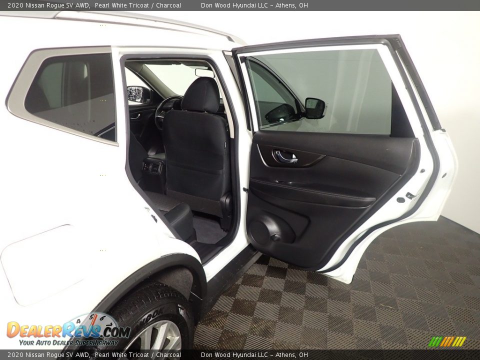 2020 Nissan Rogue SV AWD Pearl White Tricoat / Charcoal Photo #35