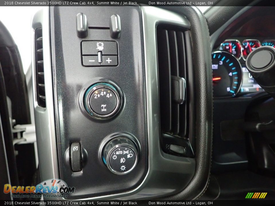 Controls of 2018 Chevrolet Silverado 3500HD LTZ Crew Cab 4x4 Photo #15