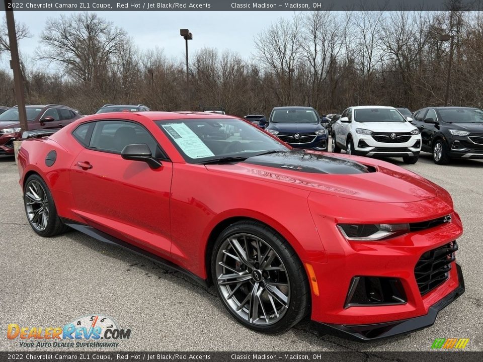 Front 3/4 View of 2022 Chevrolet Camaro ZL1 Coupe Photo #4