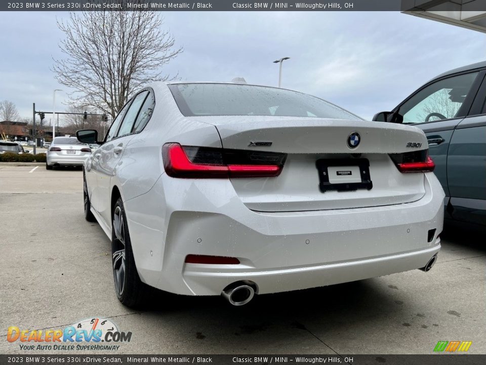 2023 BMW 3 Series 330i xDrive Sedan Mineral White Metallic / Black Photo #2