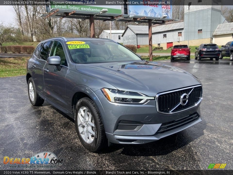 Front 3/4 View of 2020 Volvo XC60 T5 Momentum Photo #7