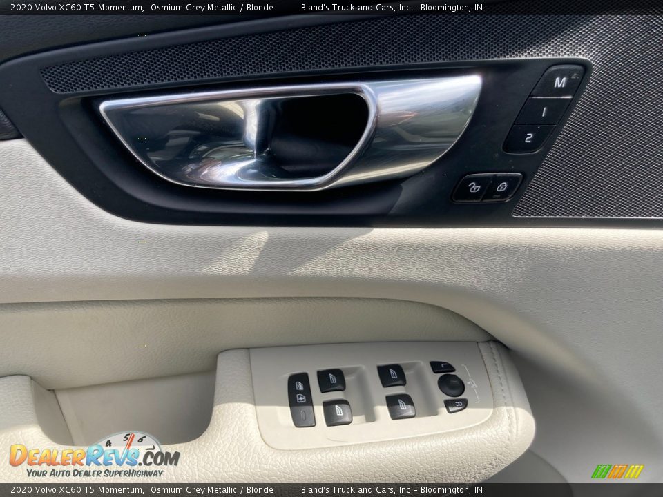 Door Panel of 2020 Volvo XC60 T5 Momentum Photo #12