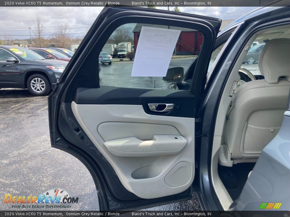 Door Panel of 2020 Volvo XC60 T5 Momentum Photo #18