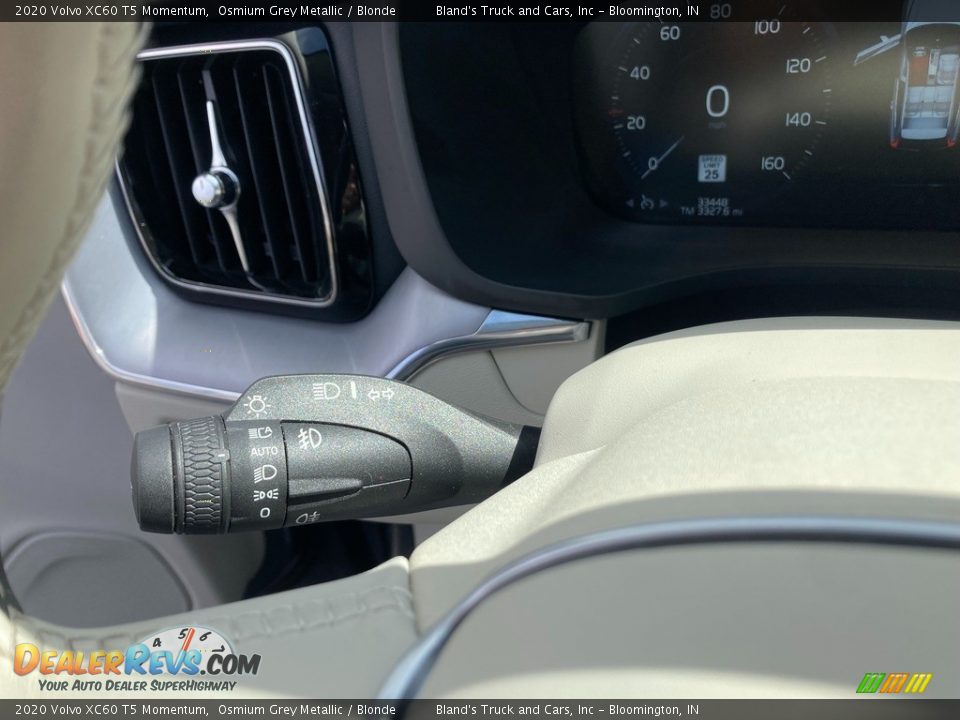 Controls of 2020 Volvo XC60 T5 Momentum Photo #28