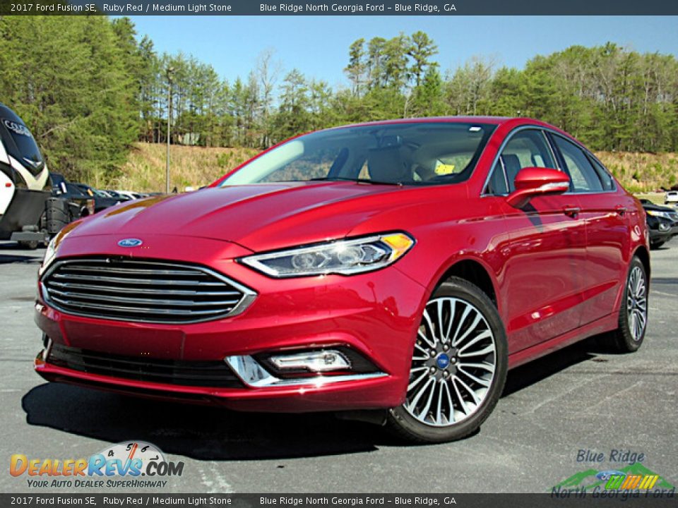 Front 3/4 View of 2017 Ford Fusion SE Photo #1