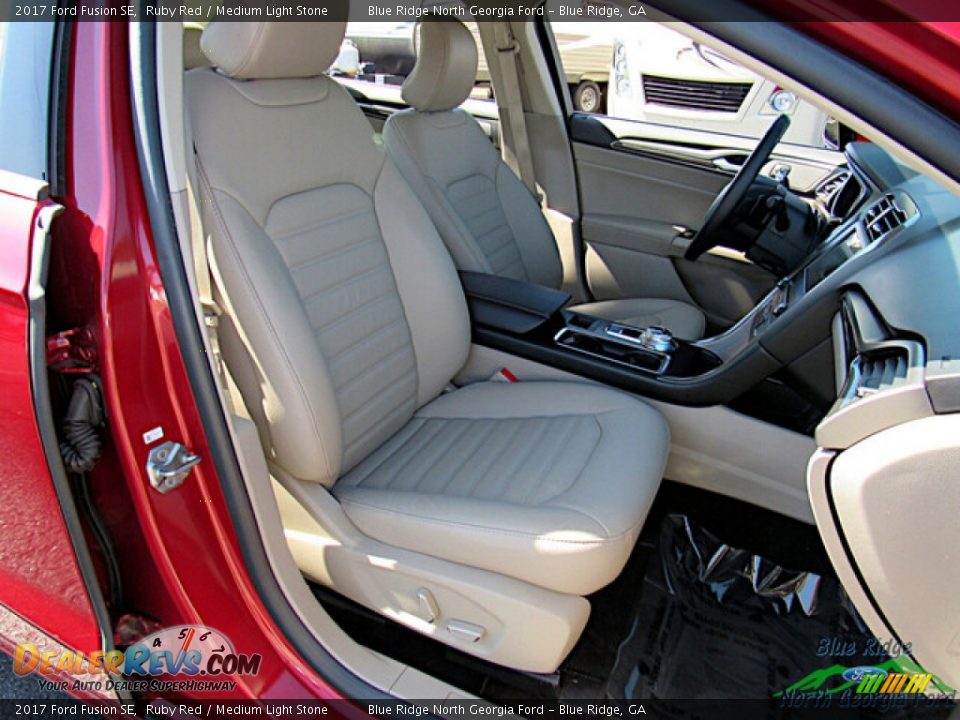 2017 Ford Fusion SE Ruby Red / Medium Light Stone Photo #11