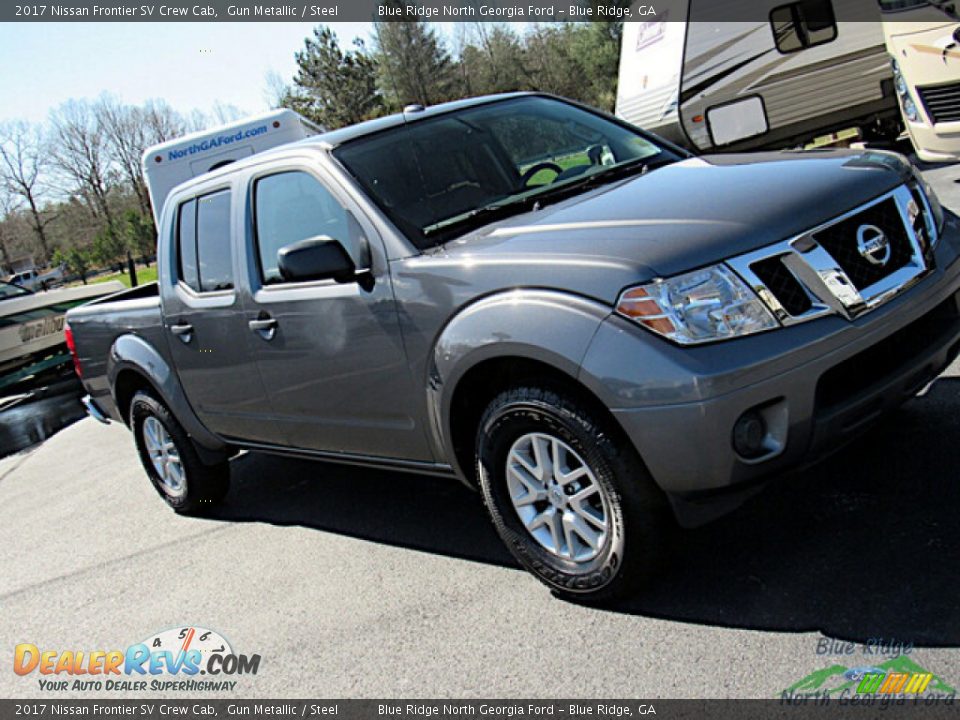 2017 Nissan Frontier SV Crew Cab Gun Metallic / Steel Photo #24