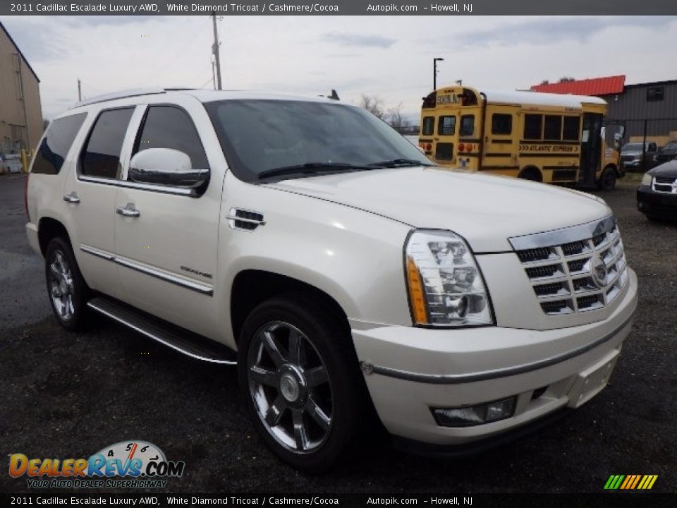 2011 Cadillac Escalade Luxury AWD White Diamond Tricoat / Cashmere/Cocoa Photo #3