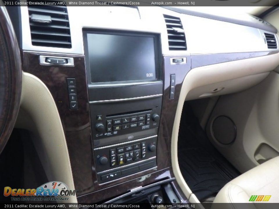 2011 Cadillac Escalade Luxury AWD White Diamond Tricoat / Cashmere/Cocoa Photo #13