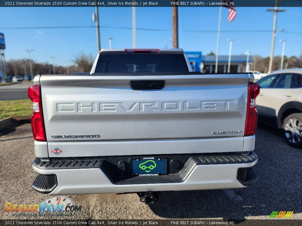 2021 Chevrolet Silverado 1500 Custom Crew Cab 4x4 Silver Ice Metallic / Jet Black Photo #4