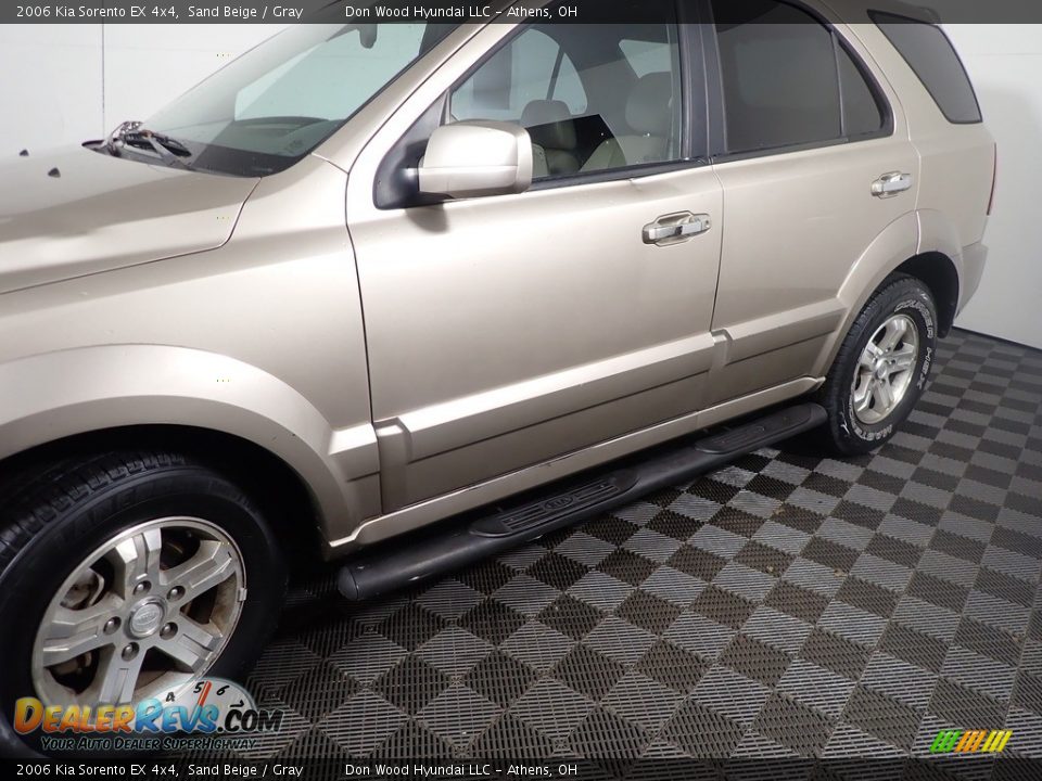 2006 Kia Sorento EX 4x4 Sand Beige / Gray Photo #12