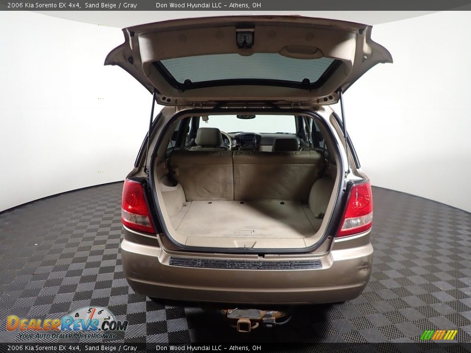 2006 Kia Sorento EX 4x4 Sand Beige / Gray Photo #16