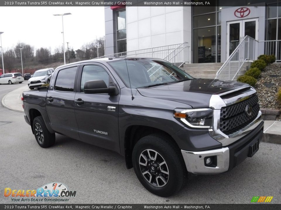 Front 3/4 View of 2019 Toyota Tundra SR5 CrewMax 4x4 Photo #1