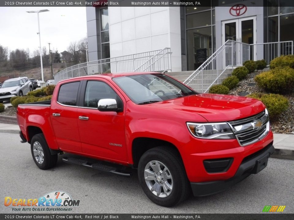 Front 3/4 View of 2019 Chevrolet Colorado LT Crew Cab 4x4 Photo #1