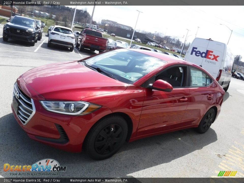 2017 Hyundai Elantra SE Red / Gray Photo #5