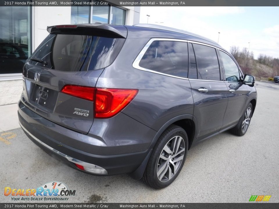 2017 Honda Pilot Touring AWD Modern Steel Metallic / Gray Photo #11