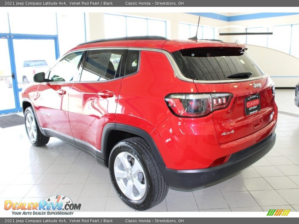 2021 Jeep Compass Latitude 4x4 Velvet Red Pearl / Black Photo #9