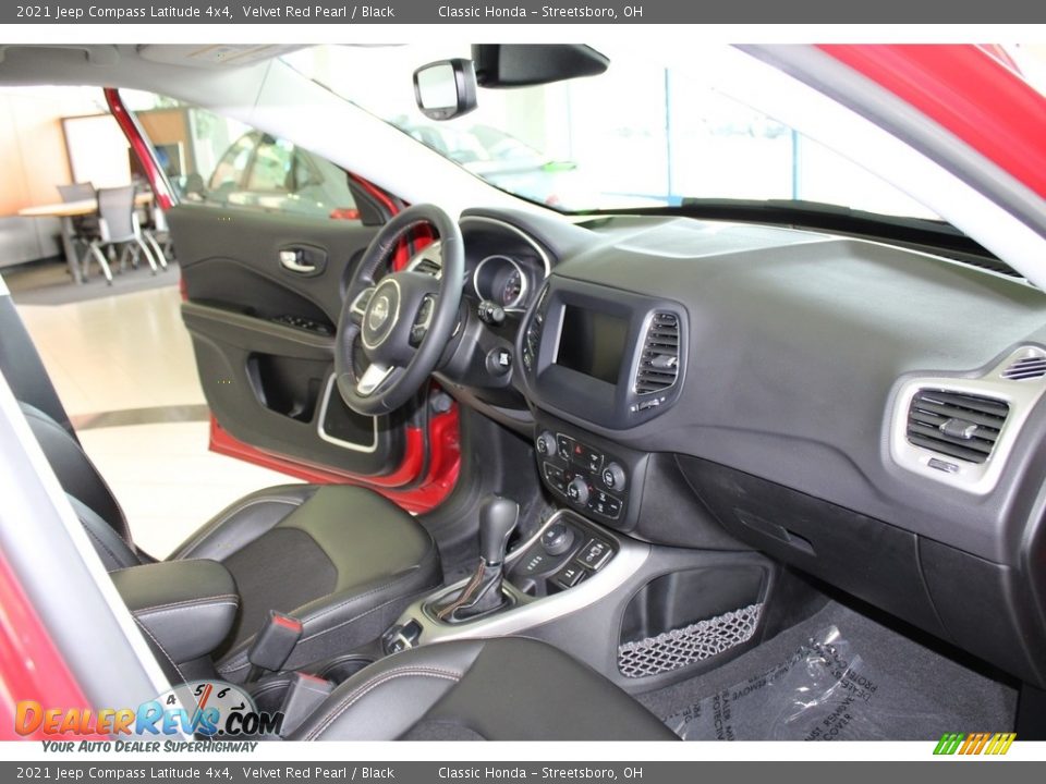 Dashboard of 2021 Jeep Compass Latitude 4x4 Photo #15