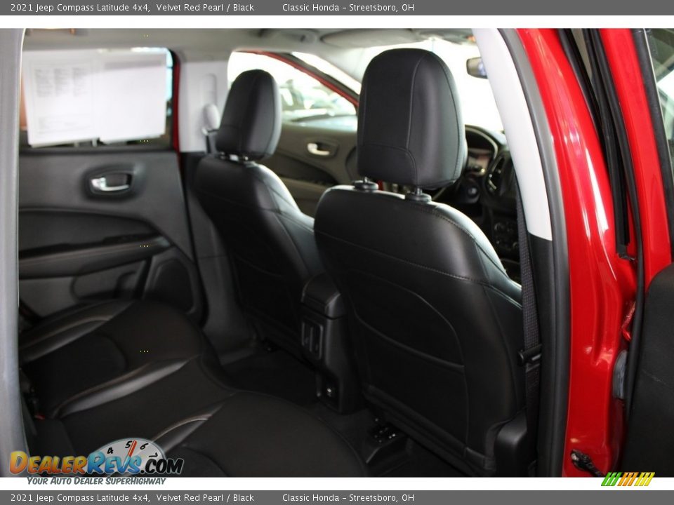 2021 Jeep Compass Latitude 4x4 Velvet Red Pearl / Black Photo #18