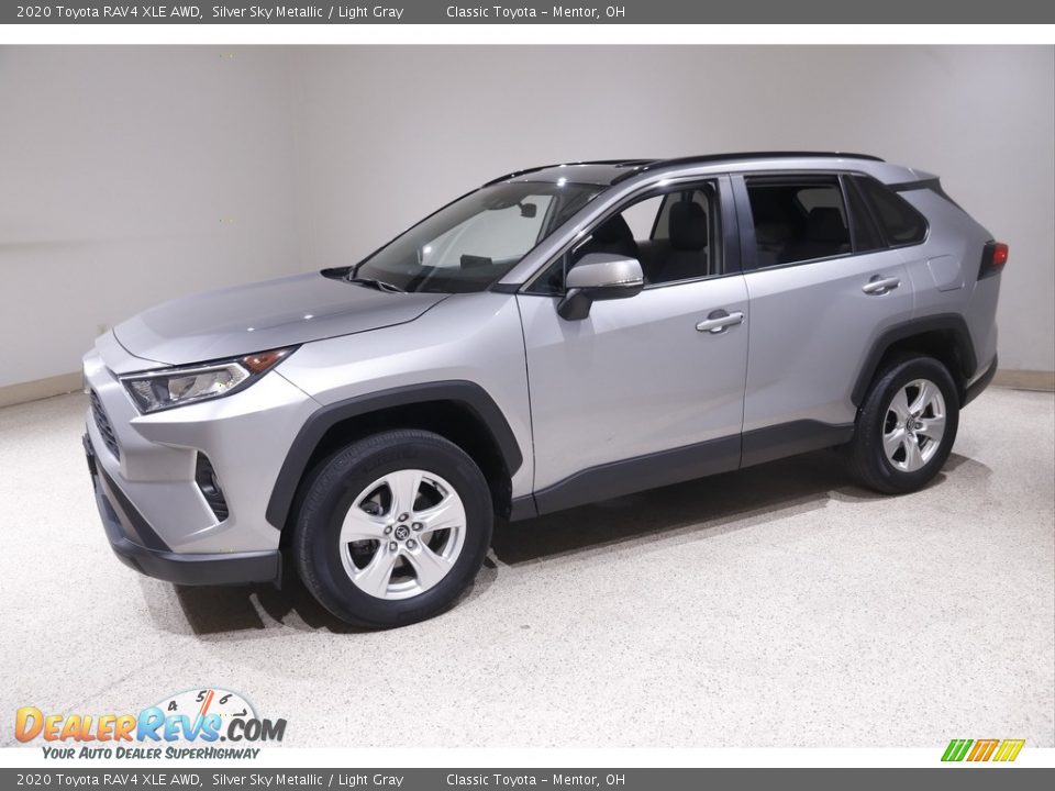 2020 Toyota RAV4 XLE AWD Silver Sky Metallic / Light Gray Photo #3