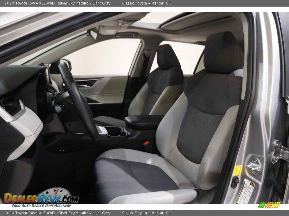 2020 Toyota RAV4 XLE AWD Silver Sky Metallic / Light Gray Photo #5