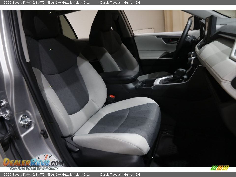 2020 Toyota RAV4 XLE AWD Silver Sky Metallic / Light Gray Photo #15