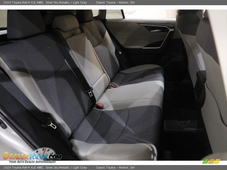 2020 Toyota RAV4 XLE AWD Silver Sky Metallic / Light Gray Photo #16