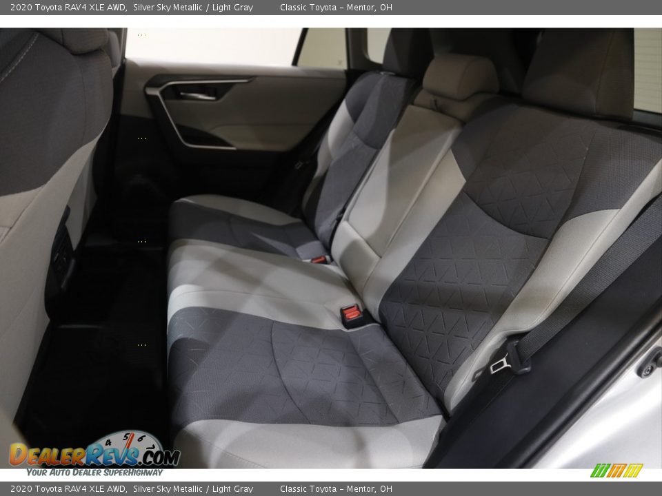 2020 Toyota RAV4 XLE AWD Silver Sky Metallic / Light Gray Photo #17