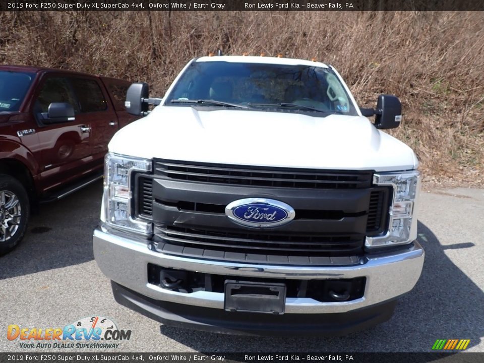 2019 Ford F250 Super Duty XL SuperCab 4x4 Oxford White / Earth Gray Photo #2