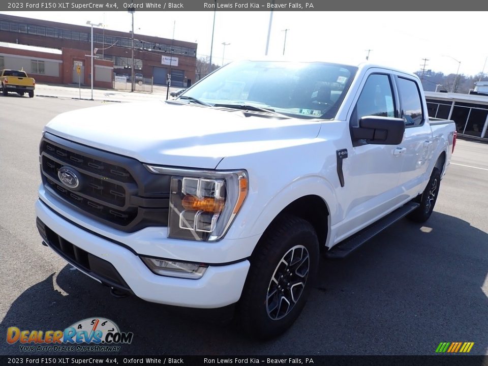 2023 Ford F150 XLT SuperCrew 4x4 Oxford White / Black Photo #4