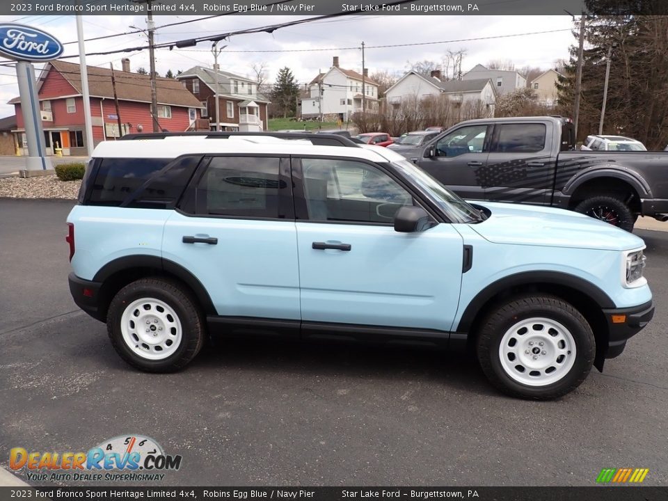 Front 3/4 View of 2023 Ford Bronco Sport Heritage Limited 4x4 Photo #6