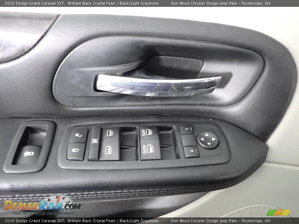 2016 Dodge Grand Caravan SXT Brilliant Black Crystal Pearl / Black/Light Graystone Photo #10