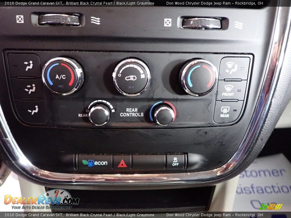 2016 Dodge Grand Caravan SXT Brilliant Black Crystal Pearl / Black/Light Graystone Photo #17