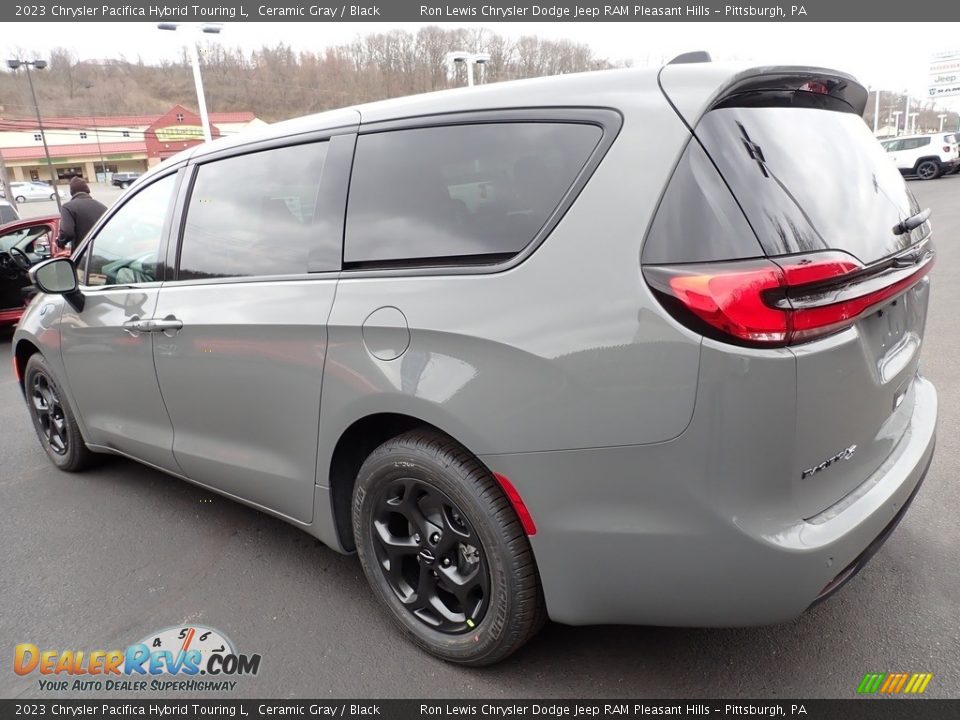 2023 Chrysler Pacifica Hybrid Touring L Ceramic Gray / Black Photo #3