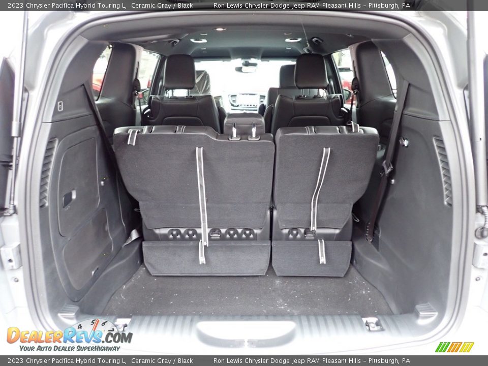 2023 Chrysler Pacifica Hybrid Touring L Trunk Photo #5