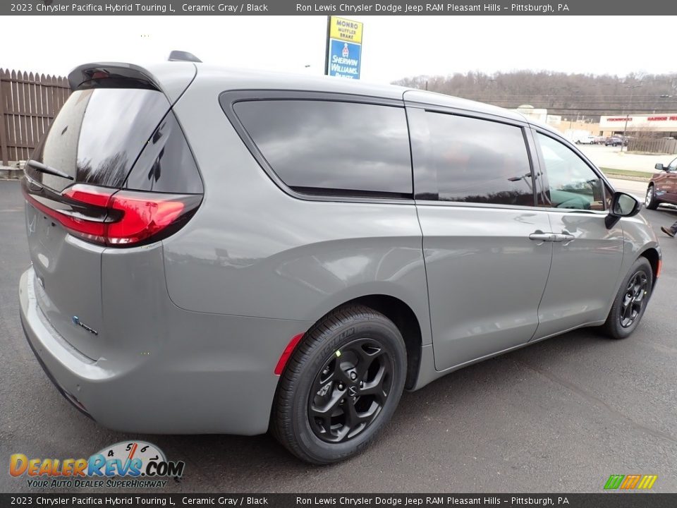 2023 Chrysler Pacifica Hybrid Touring L Ceramic Gray / Black Photo #6