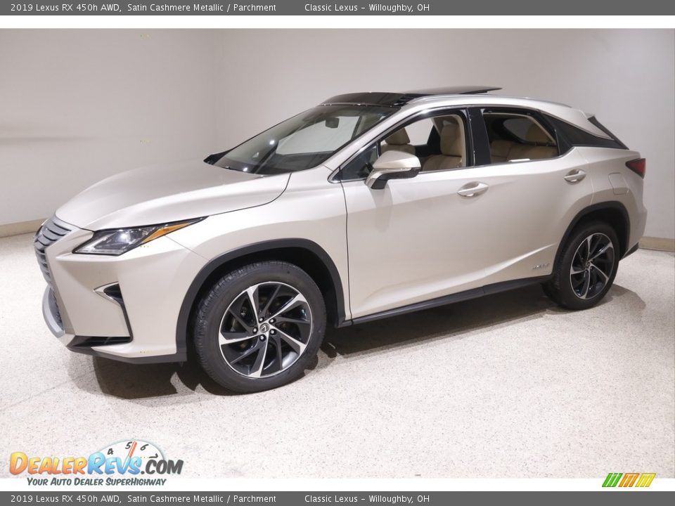 Front 3/4 View of 2019 Lexus RX 450h AWD Photo #3