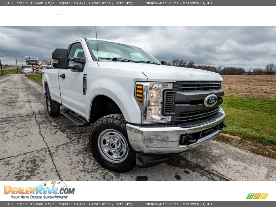 2019 Ford F250 Super Duty XL Regular Cab 4x4 Oxford White / Earth Gray Photo #1