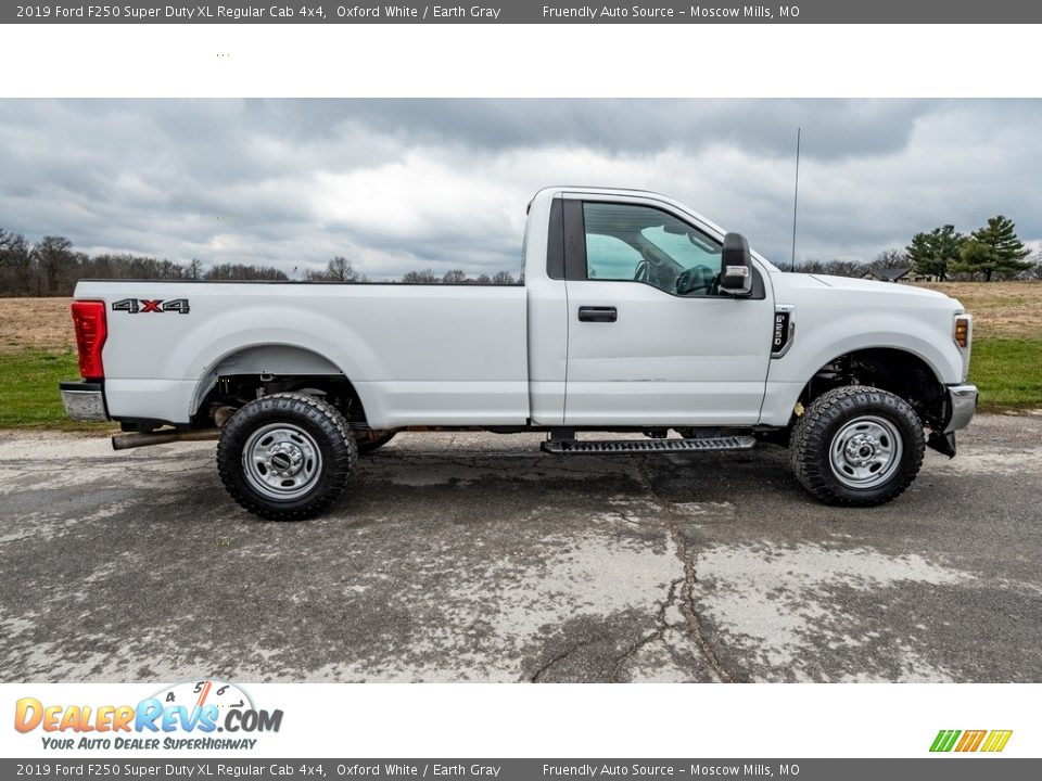 2019 Ford F250 Super Duty XL Regular Cab 4x4 Oxford White / Earth Gray Photo #3